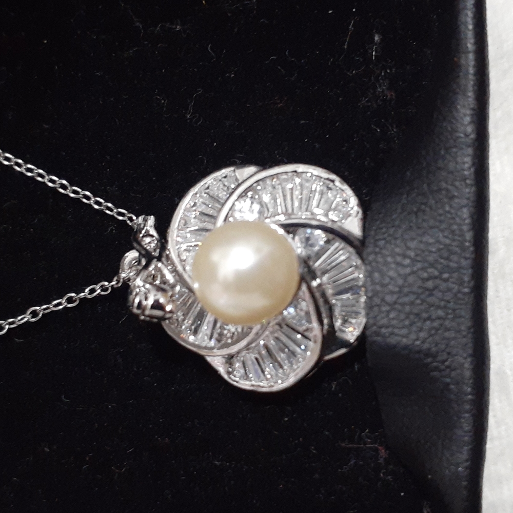 GENEVIEVE FAUX PEARL AND CZ 925 PENDANT NECKLACE
